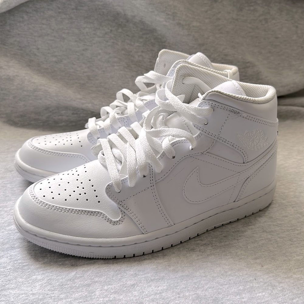 Jordan 1 Mid Triple White (2022)